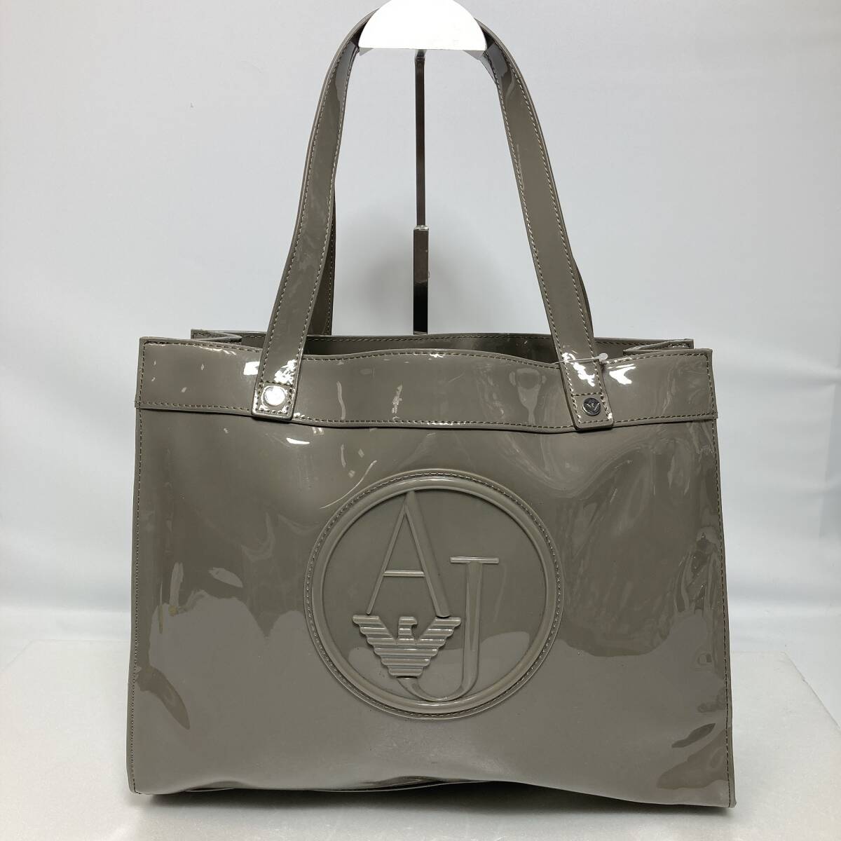 D1660◯ ARMANI JEANS アルマーニジーンズ ハンドバッグ トートバッグ エナメル PVC グレージュ ロゴ ユニセックス 内ポケット