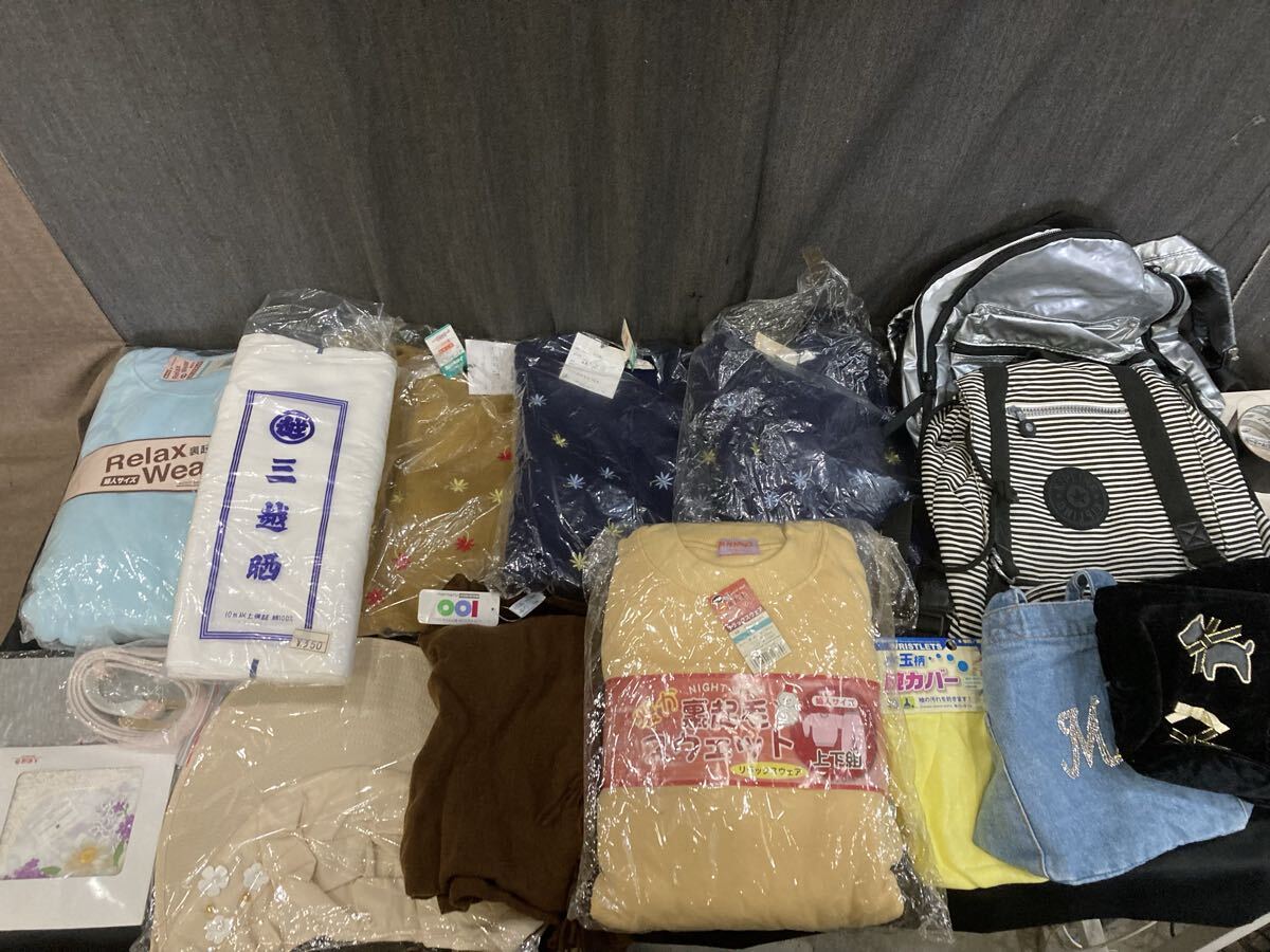 74【まとめ売り】レディース用品まとめ リラックスウェア 上下セット ニット リュック トートバッグ スウェット 腕カバー マフラー 等 い