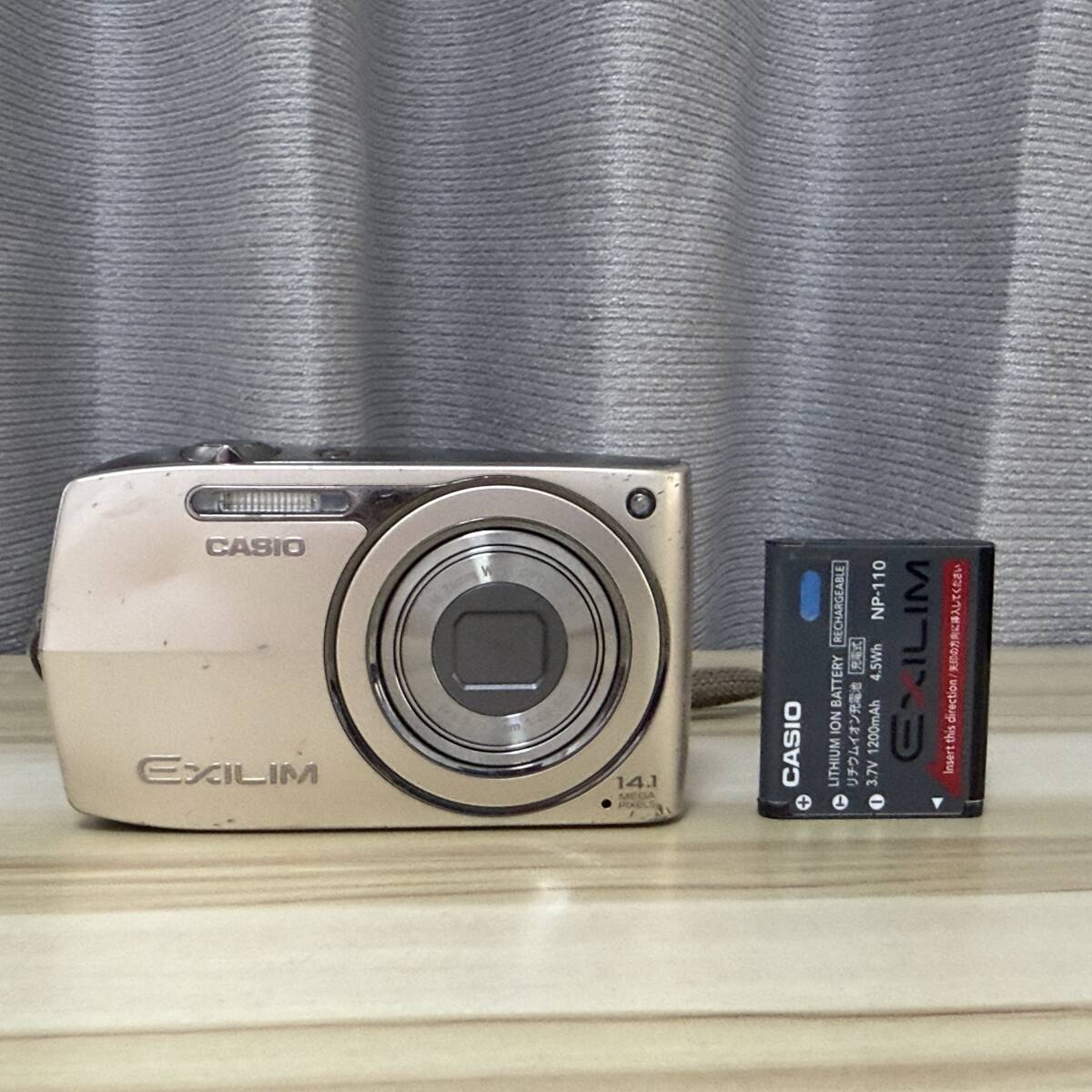 CASIO EXILIM EX-Z2300 　デジタルカメラ　デジカメ　現状販売品　ジャンク扱い品