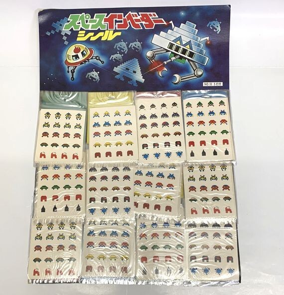 【昭和レトロ】 駄菓子屋向けおもちゃ　台紙付　スペースインベーダーシール　60枚付