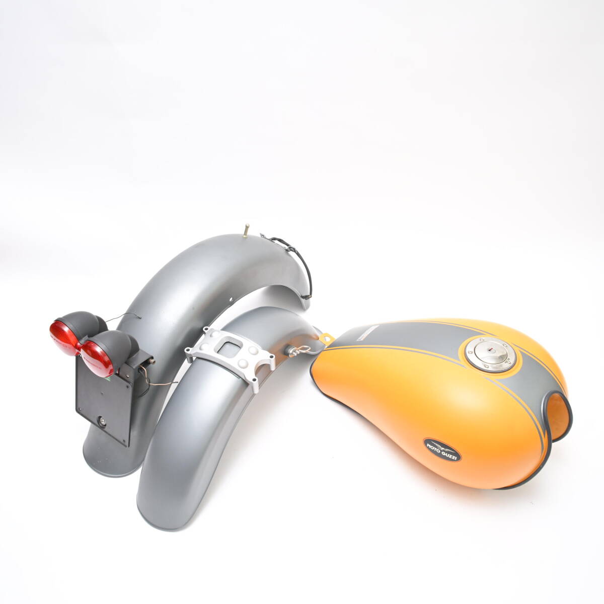 [美品]モトグッチ カルフォルニア ストーン1100 キャブ最終型 タンクセット