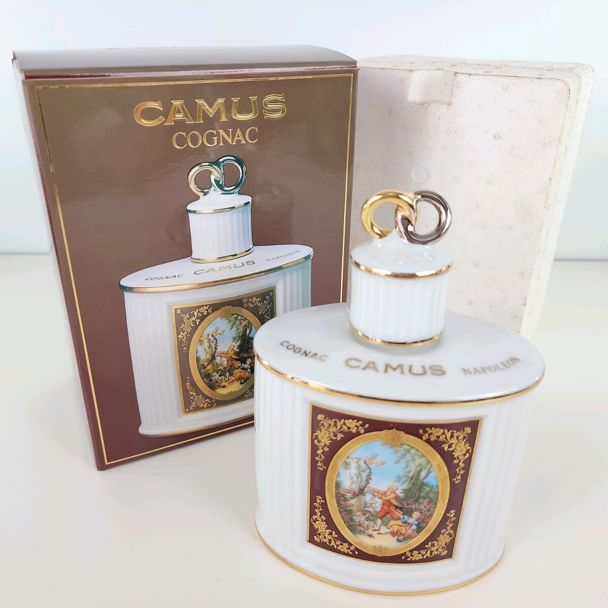 ★未開栓★CAMUS NAPOLEON カミュ ナポレオン ラヴァーズリング 陶器ボトル 箱付 替栓付 22K GOLD 希少 箱付 40％ 700ml BFF9