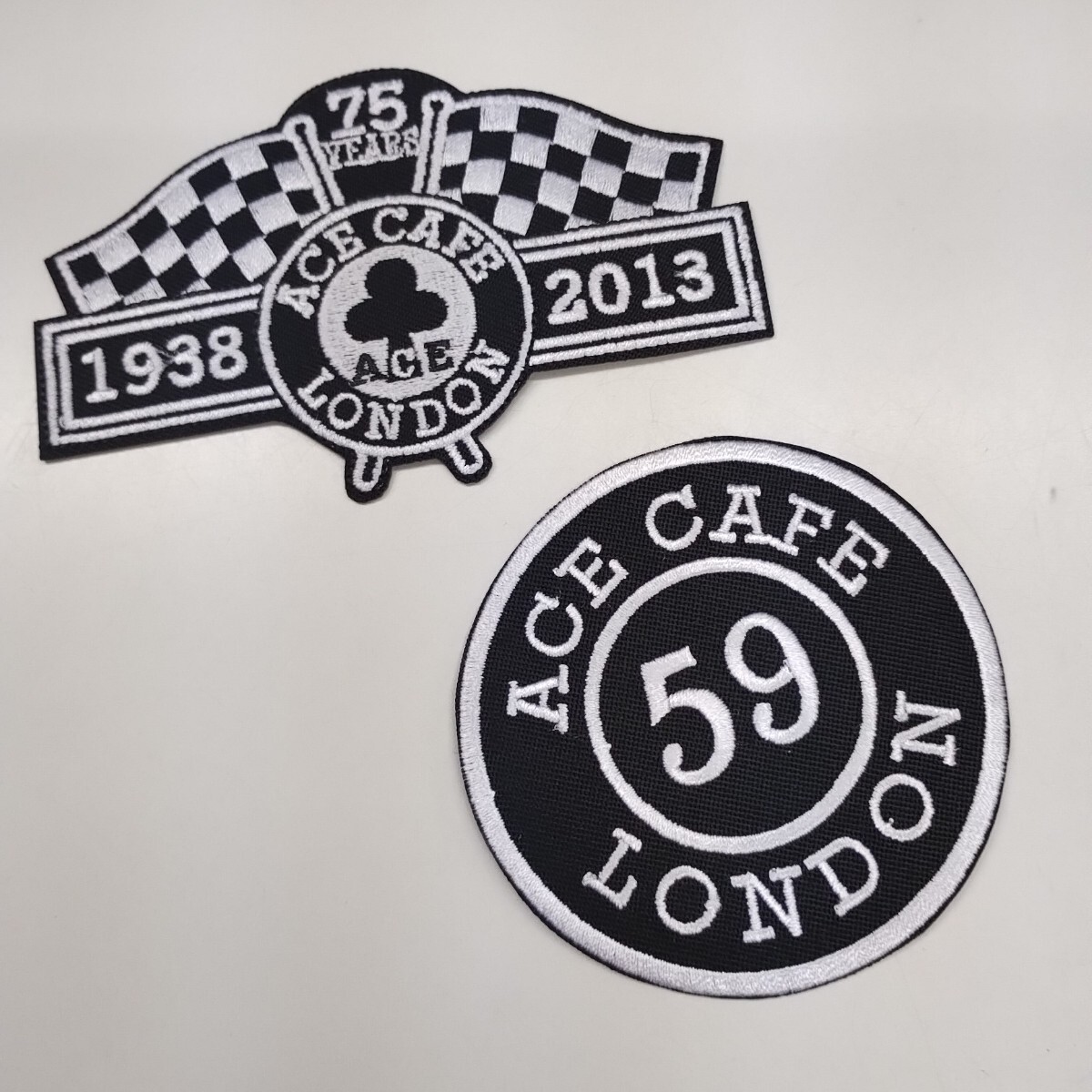 ◎ モノクロのクローバーと 5 9 ワッペン 2枚セット s179