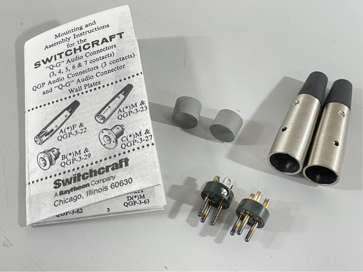 e9879 未使用品 SWITCHCRAFT オス XLRプラグ マウンティングコネクタ 2ペア セット スイッチクラフト