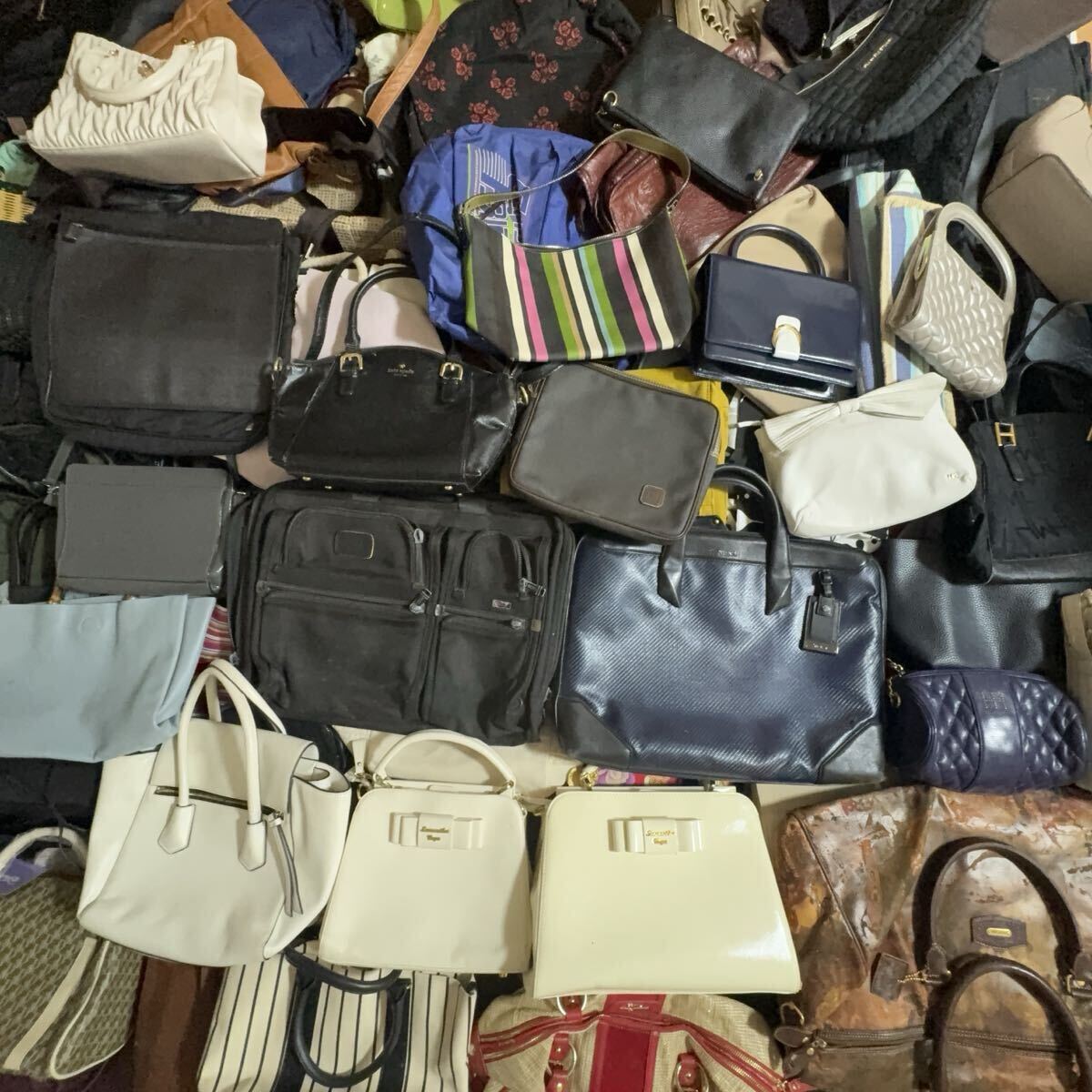 まとめ バッグ 100点 大量 TUMI トゥミ ケイトスペード ハナエモリ dunhill バリー BEAMS サマンサ 銀座カネマツ kate spade ダンヒル 他