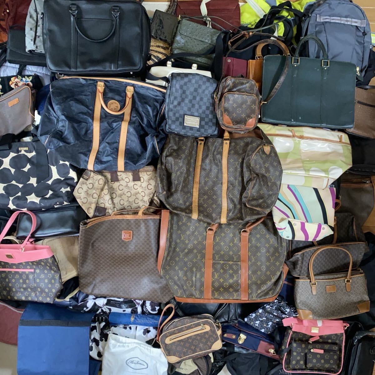 まとめ バッグ 100点〜 大量 VUITTON ヴィトン CELINE セリーヌ BALLY ハンティングワールド kate spade ケイトスペード バリー その他