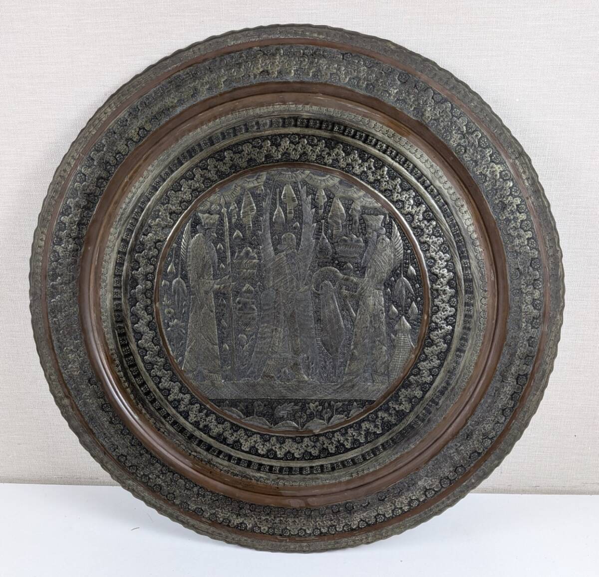 14806-013★ペルシャ金属工芸品 ペルシャ彫刻皿 イラン銅皿 壁掛け飾り 伝統芸術 ハンドクラフト 手作り ペルシアン雑貨 現状品★