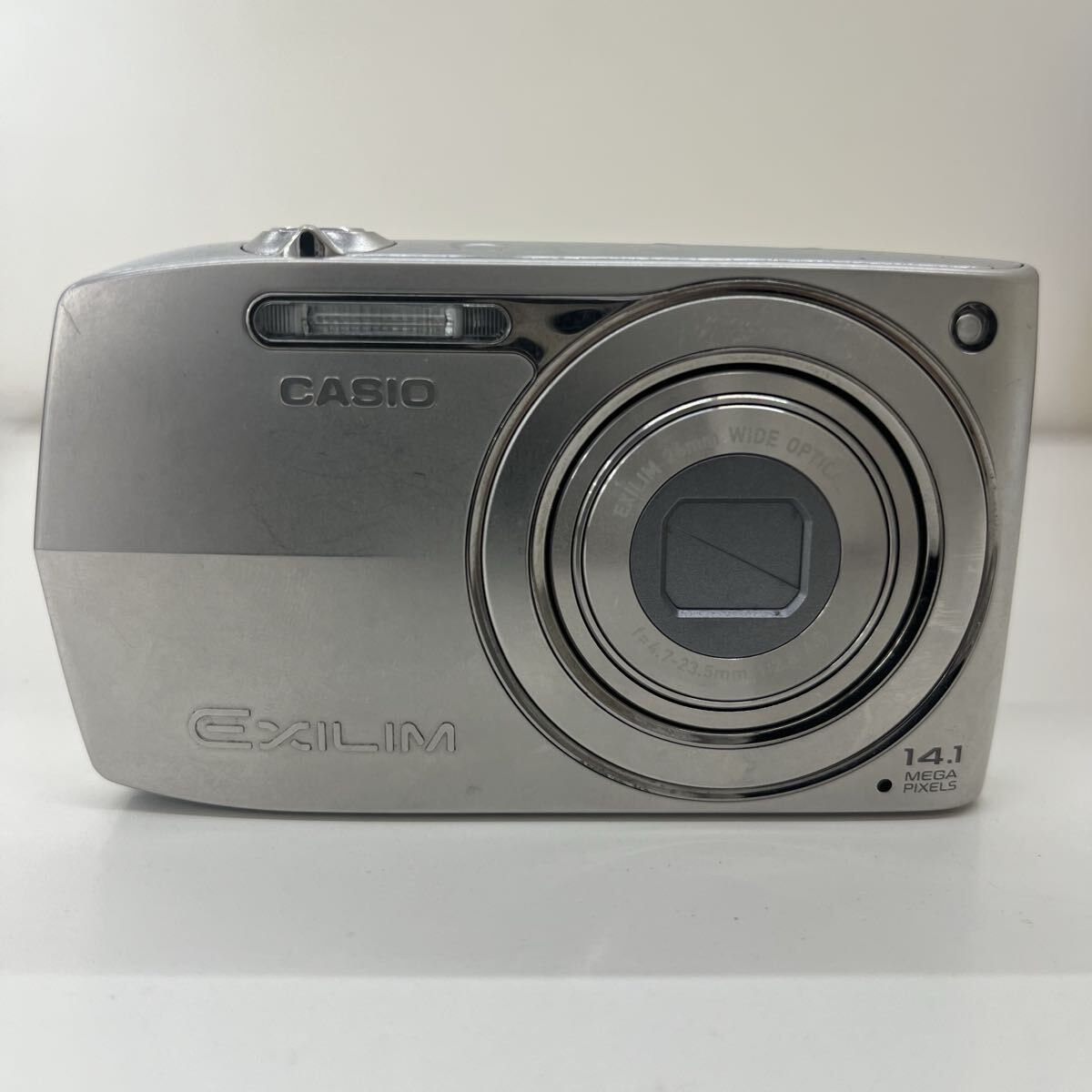 【ジャンク】CASIO カシオ EXILIM デジタルカメラ シルバー 14.1MEGA バッテリー欠品 動作未確認 オールドコンデジ 本体のみ キズあり