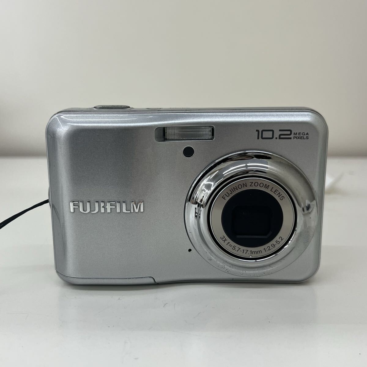 【ジャンク】FUJIFILM 富士フイルム FinePix デジタルカメラ シルバー 10.2MEGA バッテリー欠品 動作未確認 オールドコンデジ 本体のみ