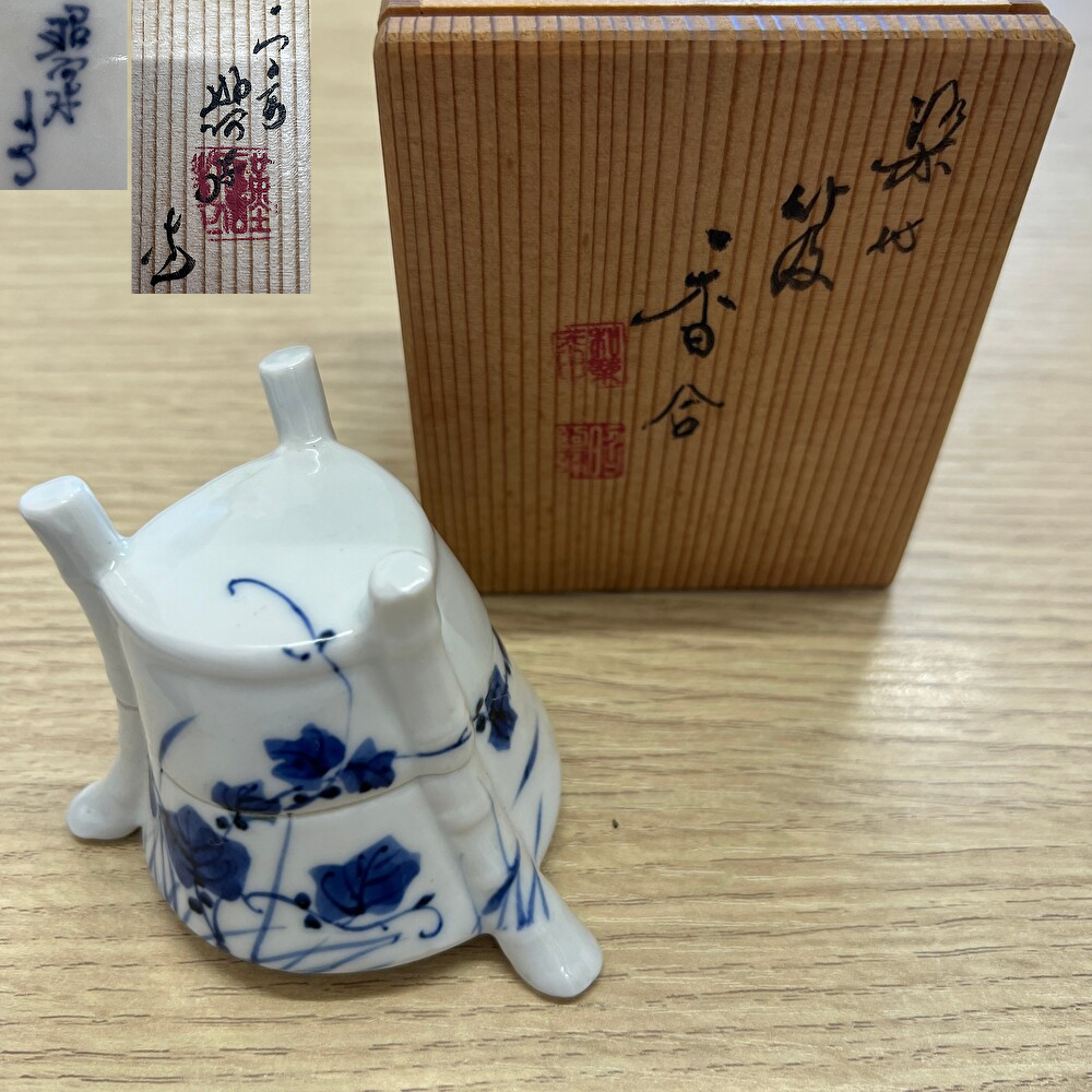 【M0602】高野昭阿弥 染付 笈 香合 京焼 蔦文 香道具 伝統工芸 青華 茶道具 共箱 現状品