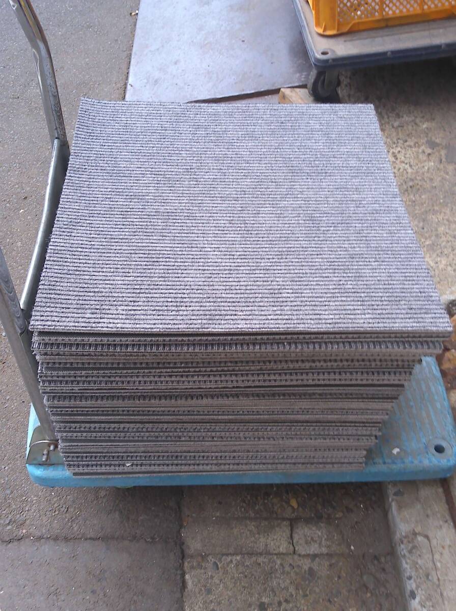 東リ タイルカーペット 50x50cm グレーストライプ系 74枚 中古 引取歓迎 東京