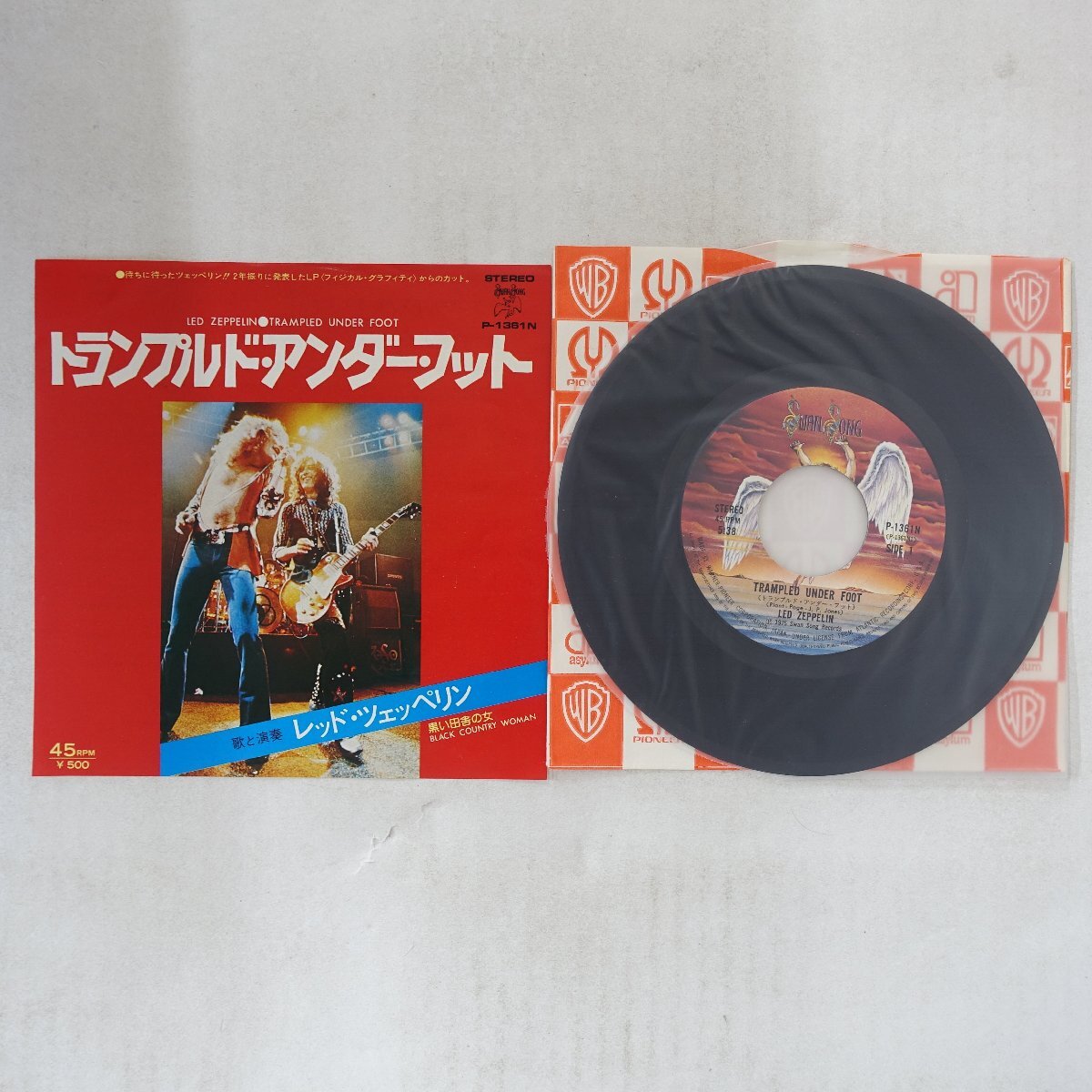 10101674;【国内盤/7inch】レッド・ツェッペリン / トランプルド・アンダー・フット / 黒い田舎の女