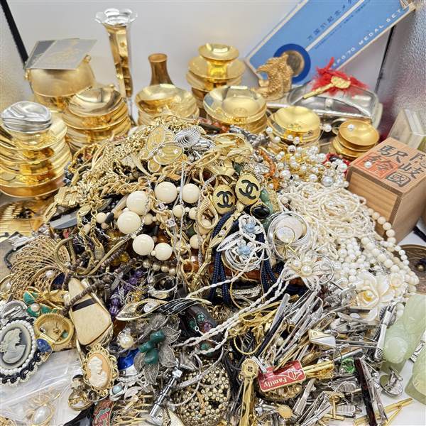 アクセサリー おまとめ 総重量15.281Kg 大量 お宝探し 遺品整理 生前整理 未仕分け ネックレス 指輪 色々 メッキ レディース メンズ 石 1円
