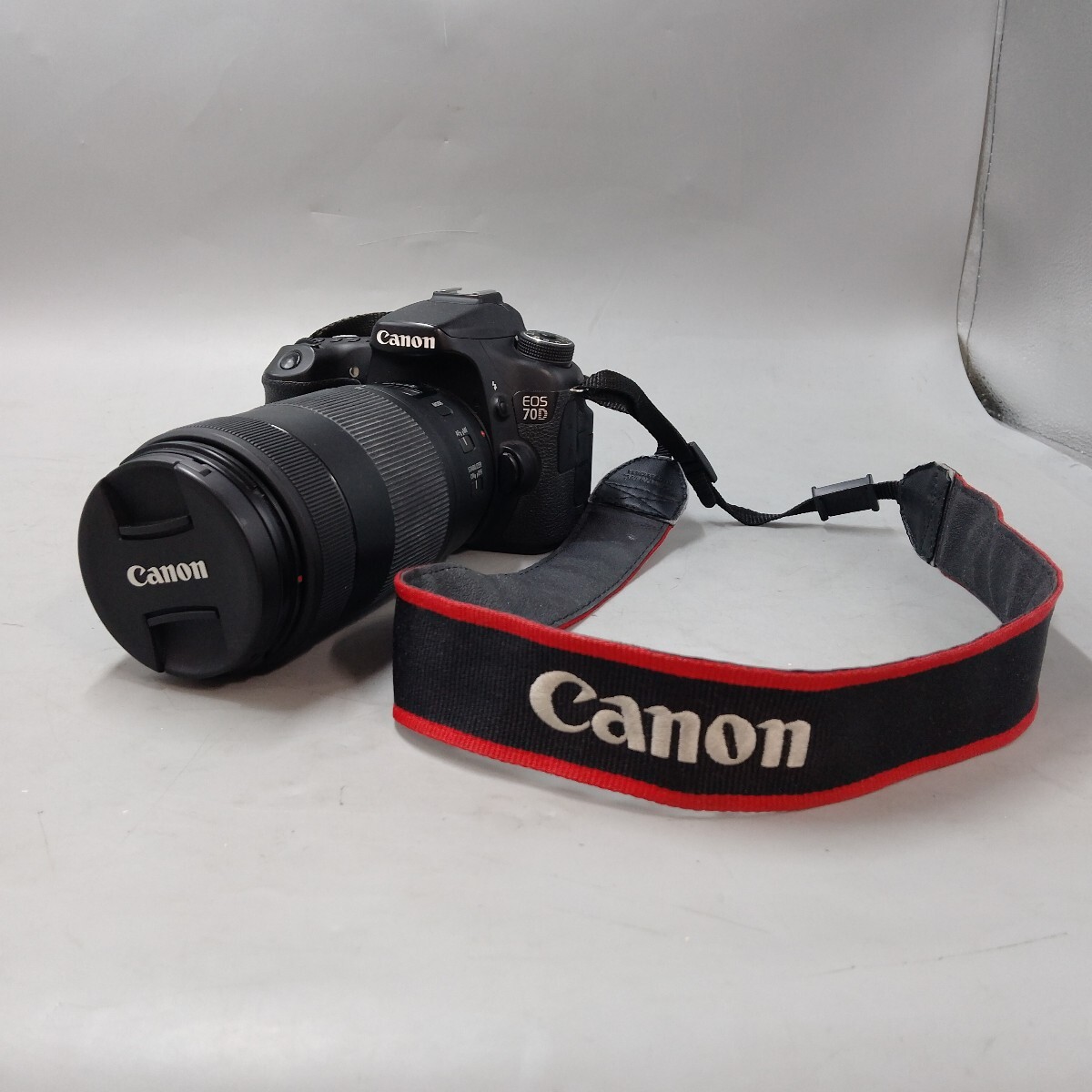 A Canon キャノン デジタル一眼レフカメラ EOS　70D EF 70-300mm F4-5.6 IS　II　USM ブラック　071024009126　動作未確認
