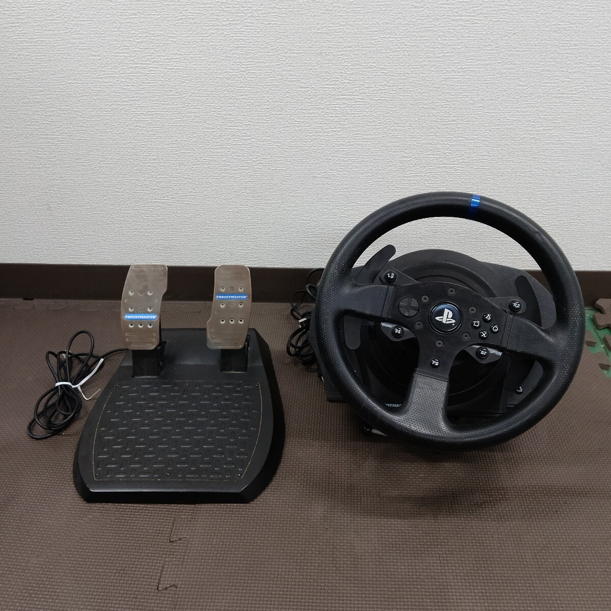 A THRUSTMASTER スラストマスター　T300 ハンドルコントローラー　レーシングホイール play Station対応　ブラック　動作未確認