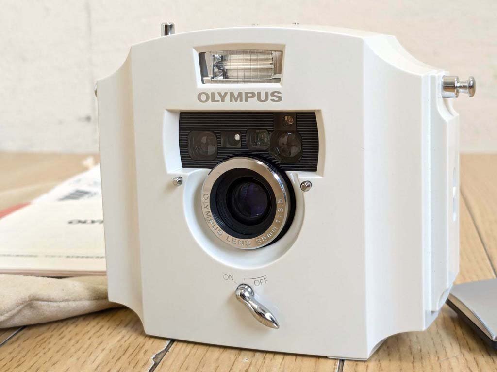 △OLYMPUS オリンパス Ecru エクリュー 35mm コンパクトフィルムカメラ