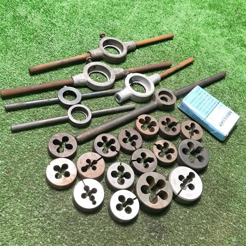 岡蒼g539 ■ねじ切りダイス ミリ(M6/M8/M10)等 インチ(3/8 1/8PT)等 ダイスハンドル付き ★計22点セット