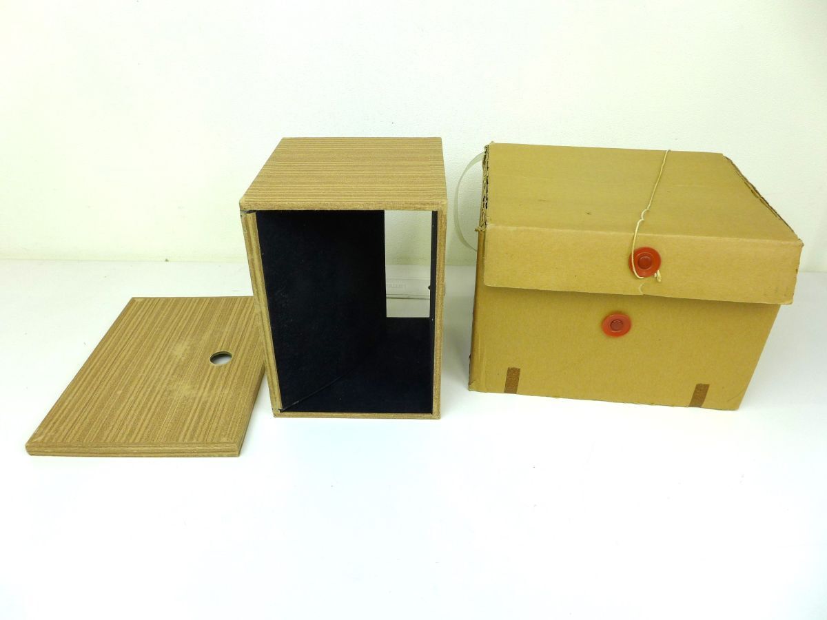 郵Q4090＜手品グッズ＞手品用　木箱　本体サイズ:幅20.5 x 奥行15 x 深さ16cm（蓋:幅23.5 x 奥行18 x 厚み1cm）