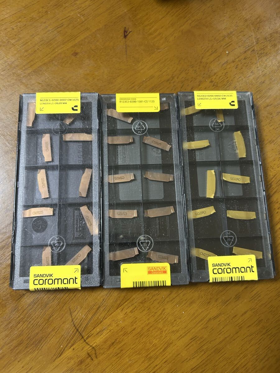 SANDVIK サンドビック 旋盤用チップ 溝入れ用チップ 突っ切り用チップ R123E2 とN123E2 とN123E1 (3ケース)セット