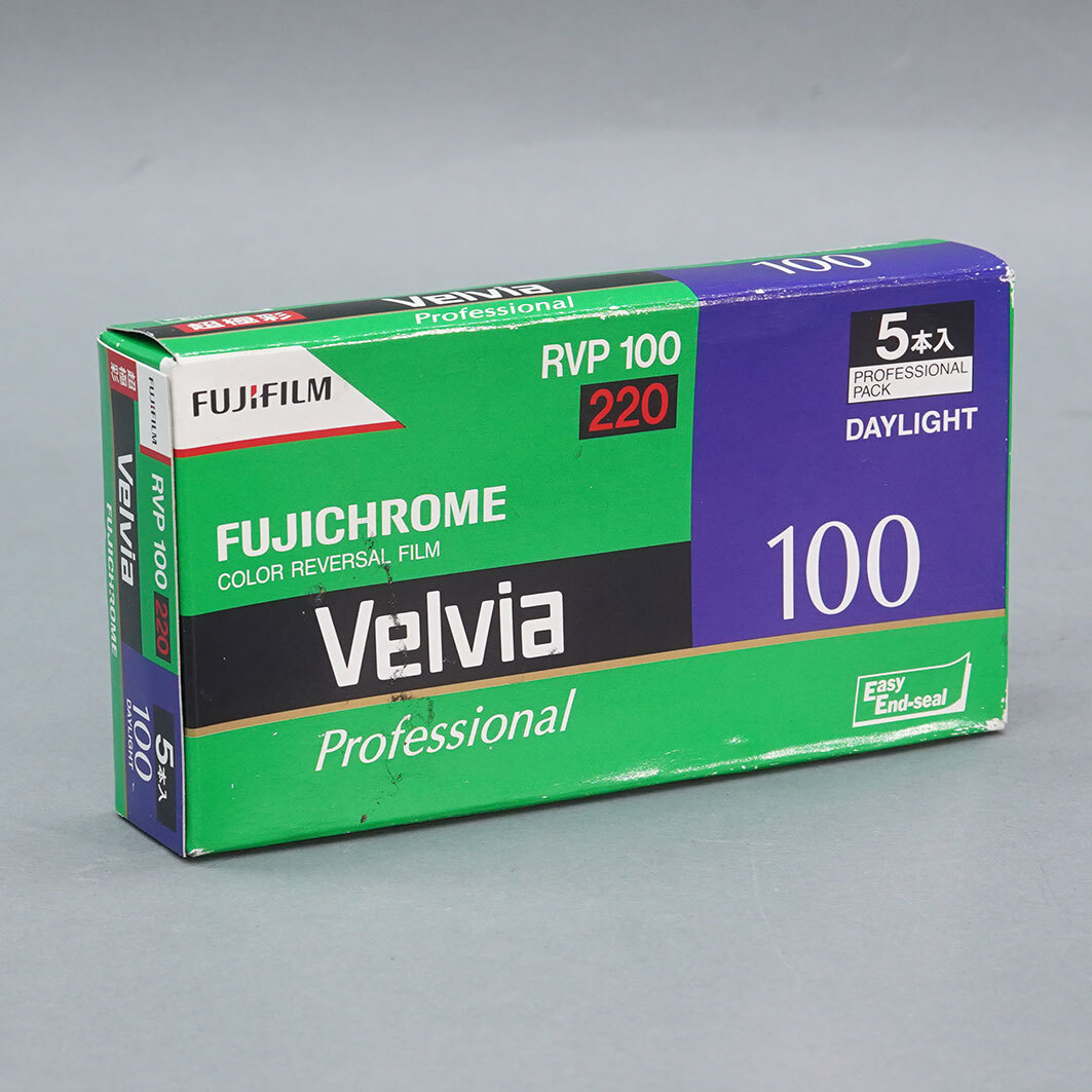 【79】 FUJICHROME Professional　Velvia 100 DAYLIGHT 220 フィルム 5本パック　期限切れ　その１