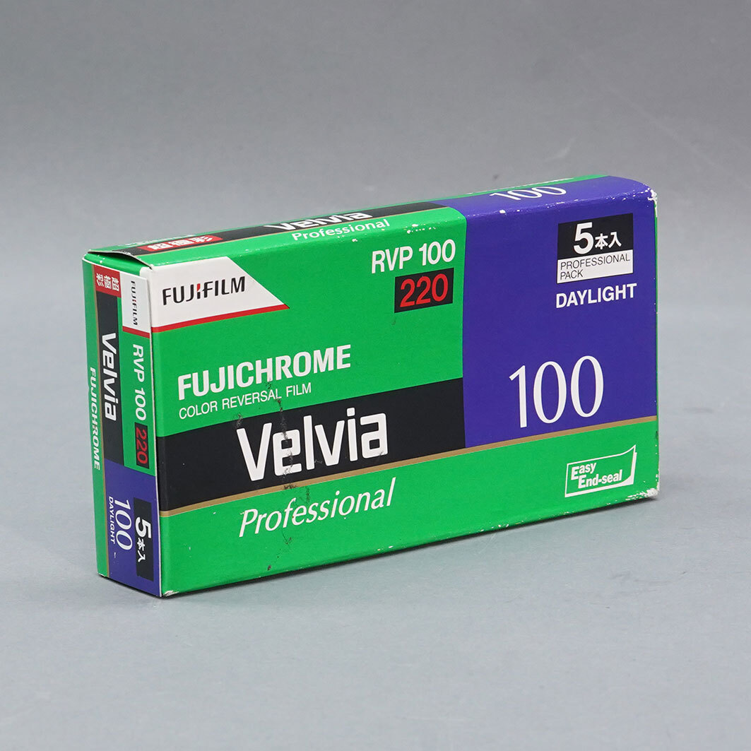 【79】 FUJICHROME Professional　Velvia 100 DAYLIGHT 120 フィルム 5本パック　期限切れ　その２