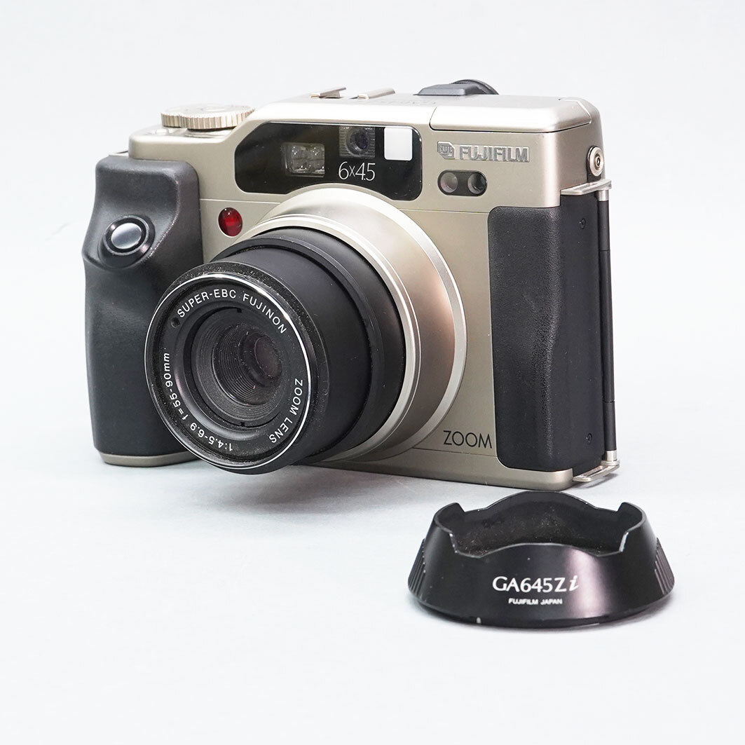 【98】FUJIFILM　GA645Zi　カメラ　6x45　オートフォーカス　ズームレンズ付きカメラ