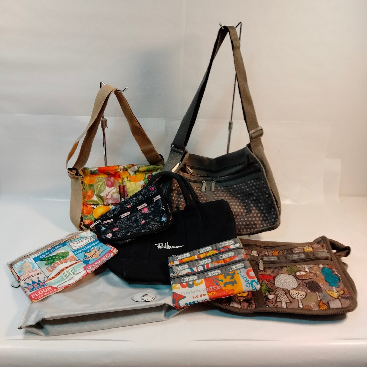 5点以上落札で送料無料！ レスポートサック LeSportsac バッグ・ポーチ 大量セット まとめ売り 総柄 3908984
