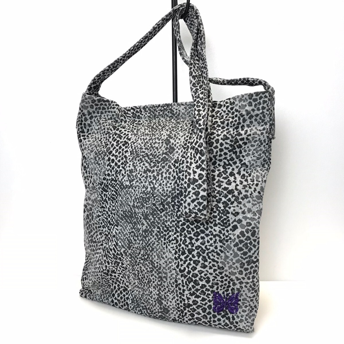 ニードルズ NEEDLES ☆ 豹柄 BOOK BAG - POLY JACQUARD / POLY SMOOTH/ショルダーバッグ/KP336/定価:12,100円/メンズ/男女兼用