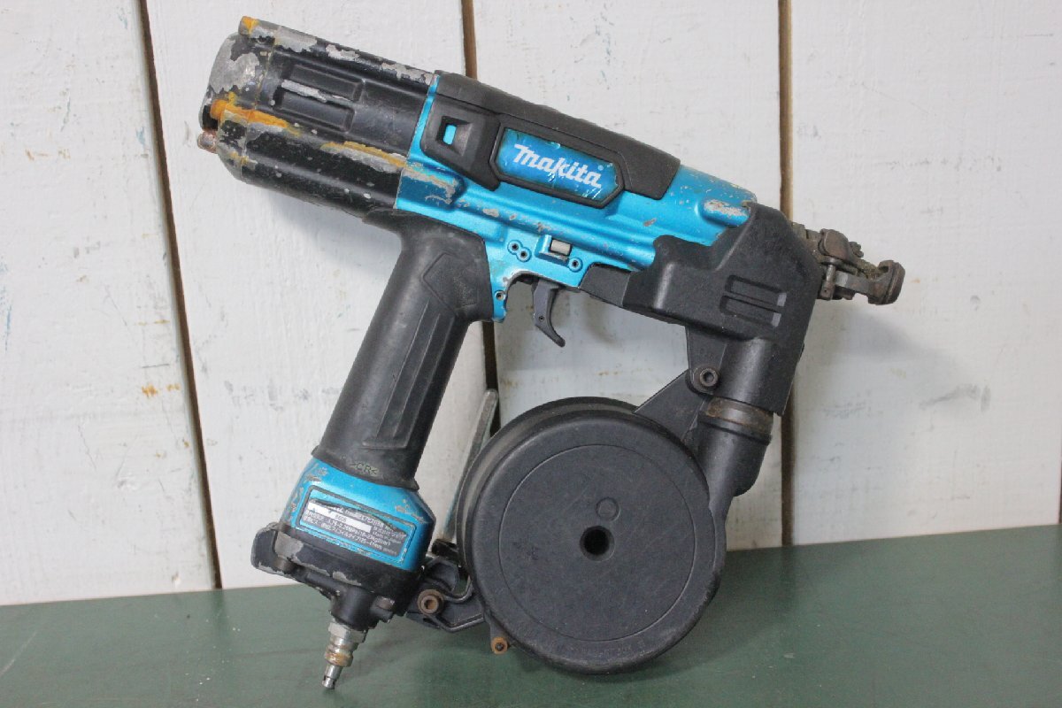 ☆【1F0610-4】 makita マキタ 41mm高圧エアビス打ち機 AR411HR エアーツール ジャンク