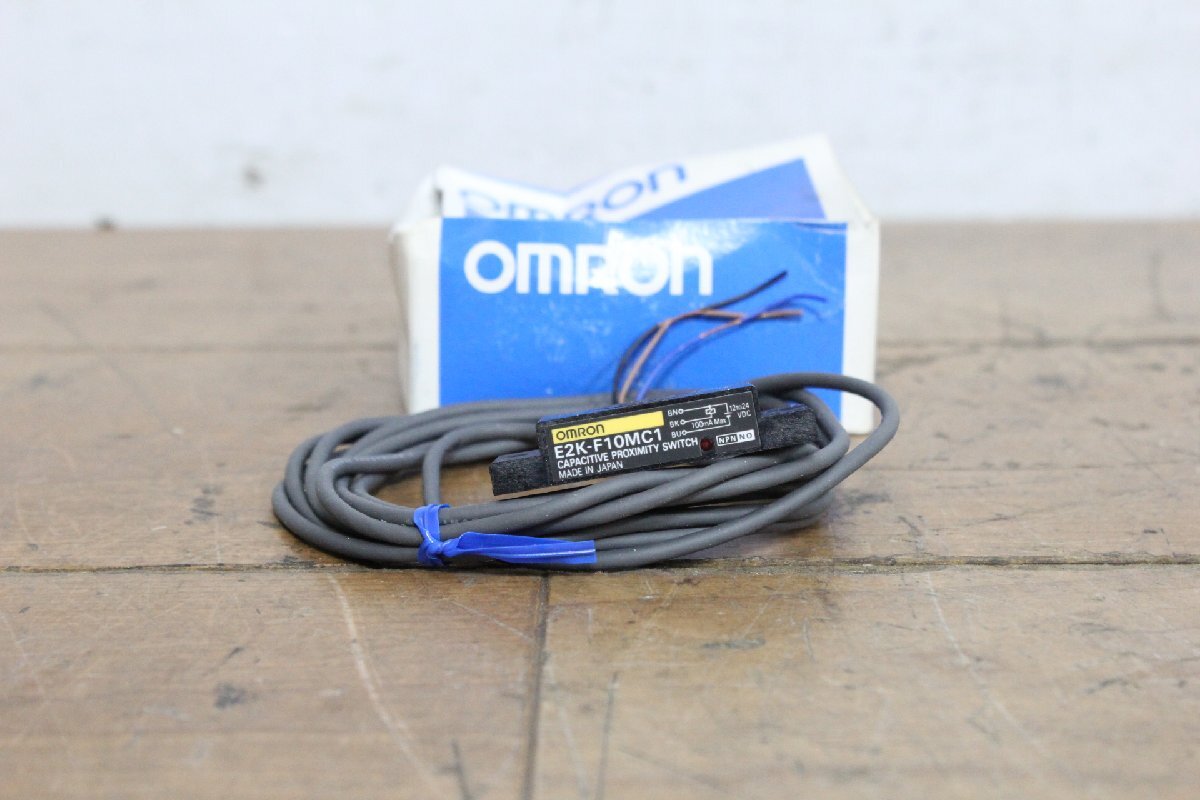 □【1Y】 OMRON オムロン フラットタイプ近接センサ E2K-F10MC1 ジャンク