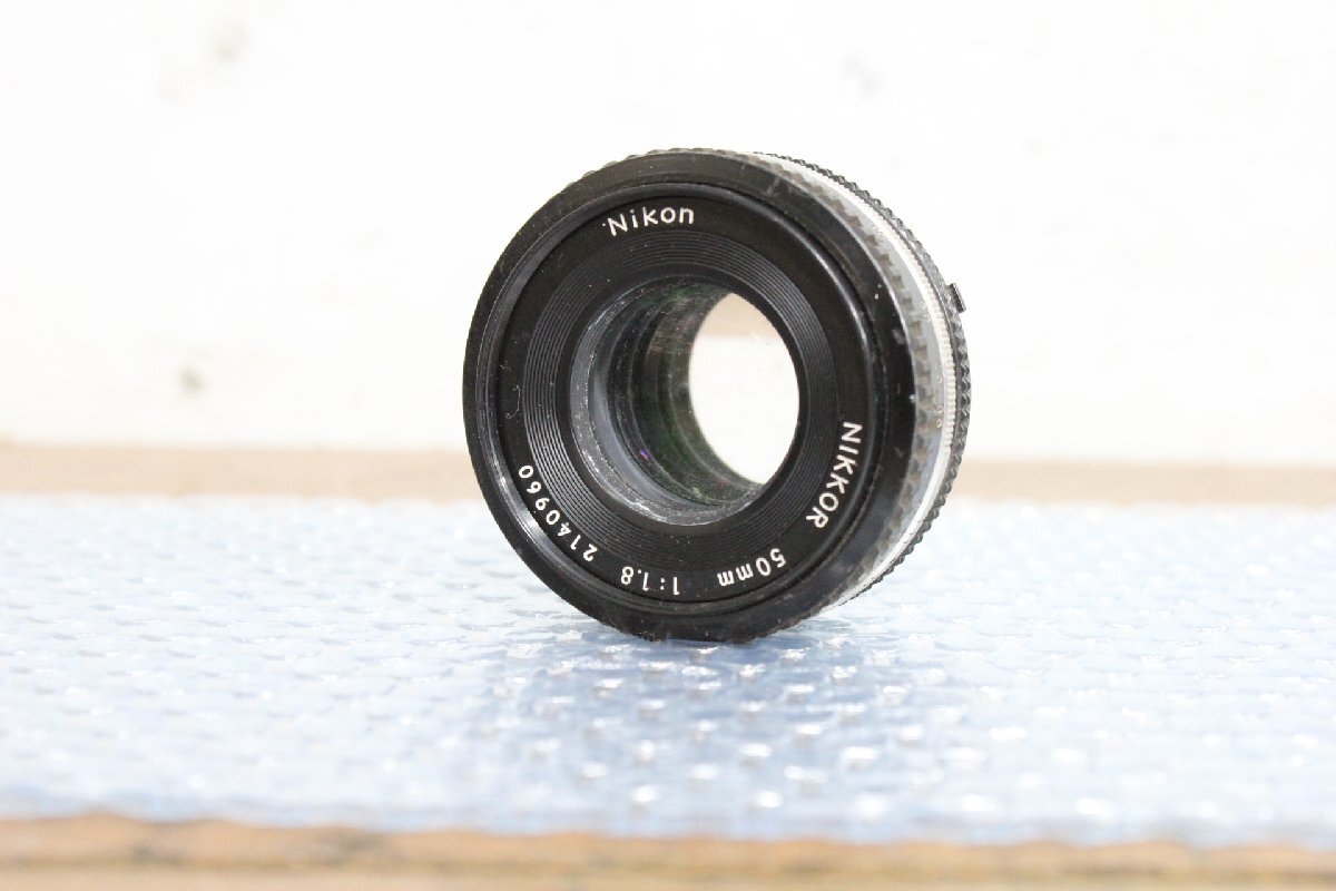 ☆【1F0623-2】 NIKKOR ニコン 一眼レフカメラレンズ 50mm 1:1.8 レンズのみ ジャンク