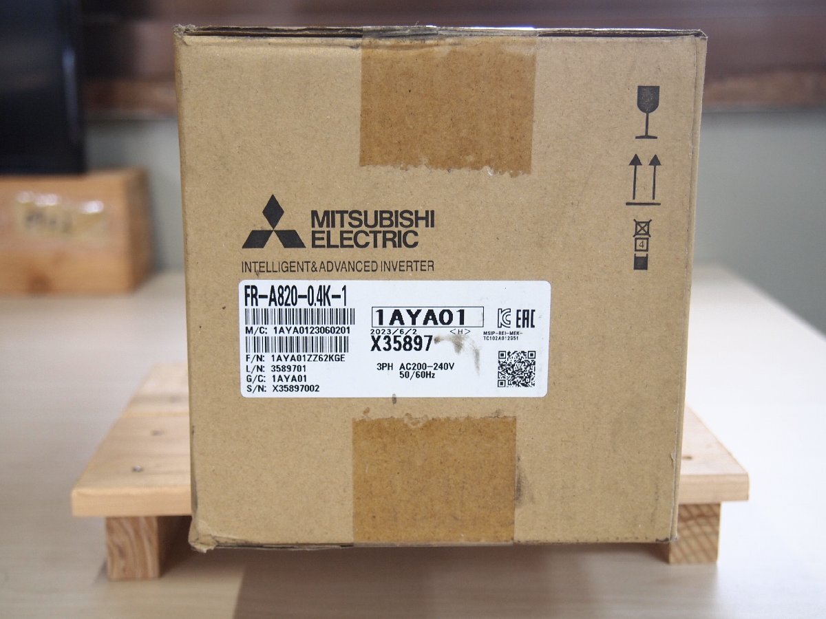 ☆新品未使用 三菱 MITSUBISHI FR-A820-0.4K-1 インバータ 外箱汚れ有
