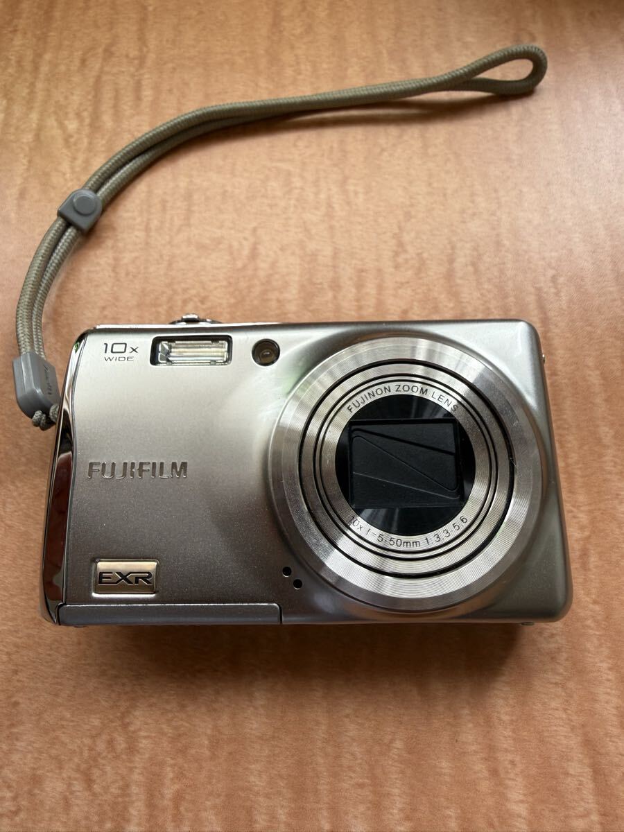 デジタルカメラ FUJIFILM Fine Pix F70EXR 通電未確認　ジャンク　本体のみ