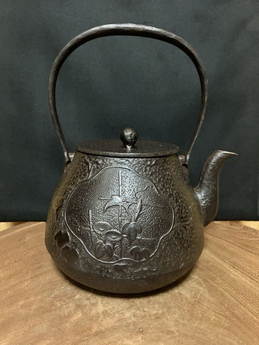 【龍盛堂】柚子肌 鉄瓶・草花紋・茶道具