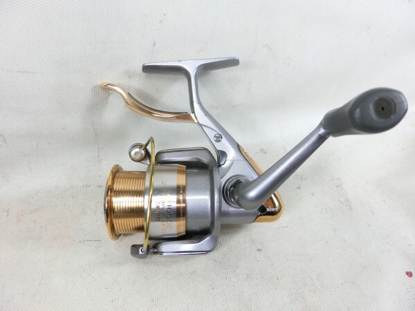 Λダイワ　トーナメント　2000LBA　レバーブレーキ　磯釣り　スピニングリール　