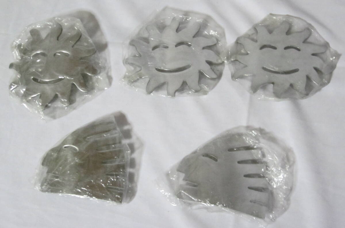 昭和平成レトロ　約３０年前の品　お日様（大陽）　風顔　パレッタ　金属製　未使用　５個セット