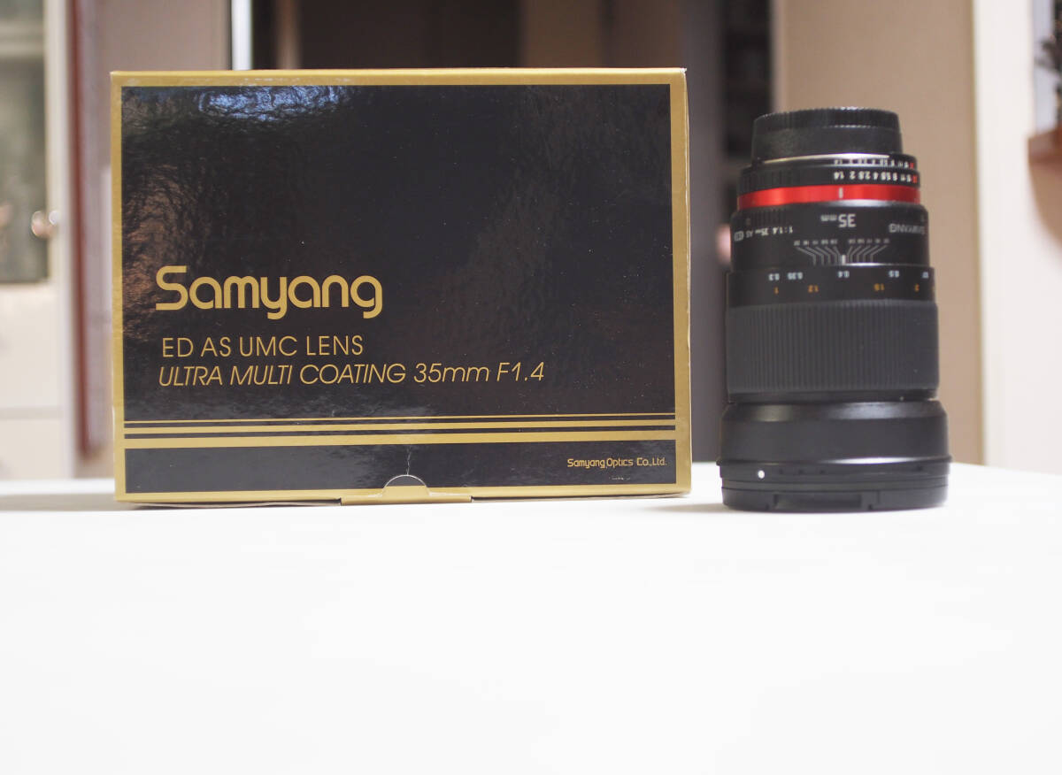 ほぼ新品■ SAMYANG（サムヤン） 35mm F1.4 AS UMC 大口径単焦点レンズ nikon マウント　驚異的な解像度