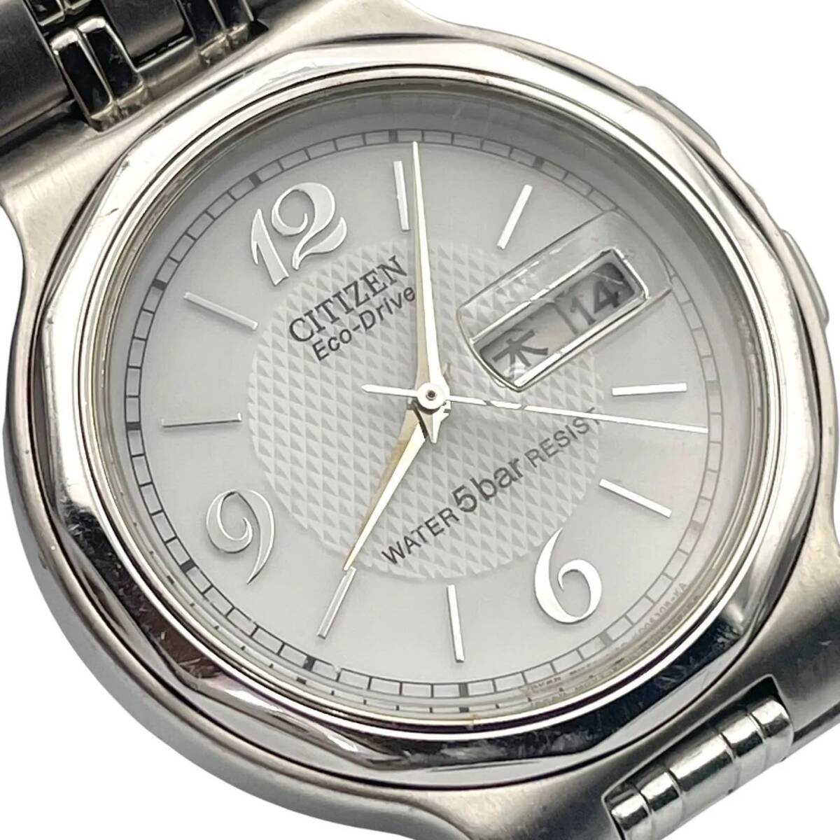 稼働 シチズン エコドライブ CITIZEN Eco-drive E100-K003334 CKS ソーラー アナログ 3針 QZ 腕時計 デイデイト シルバー文字盤 【e2】