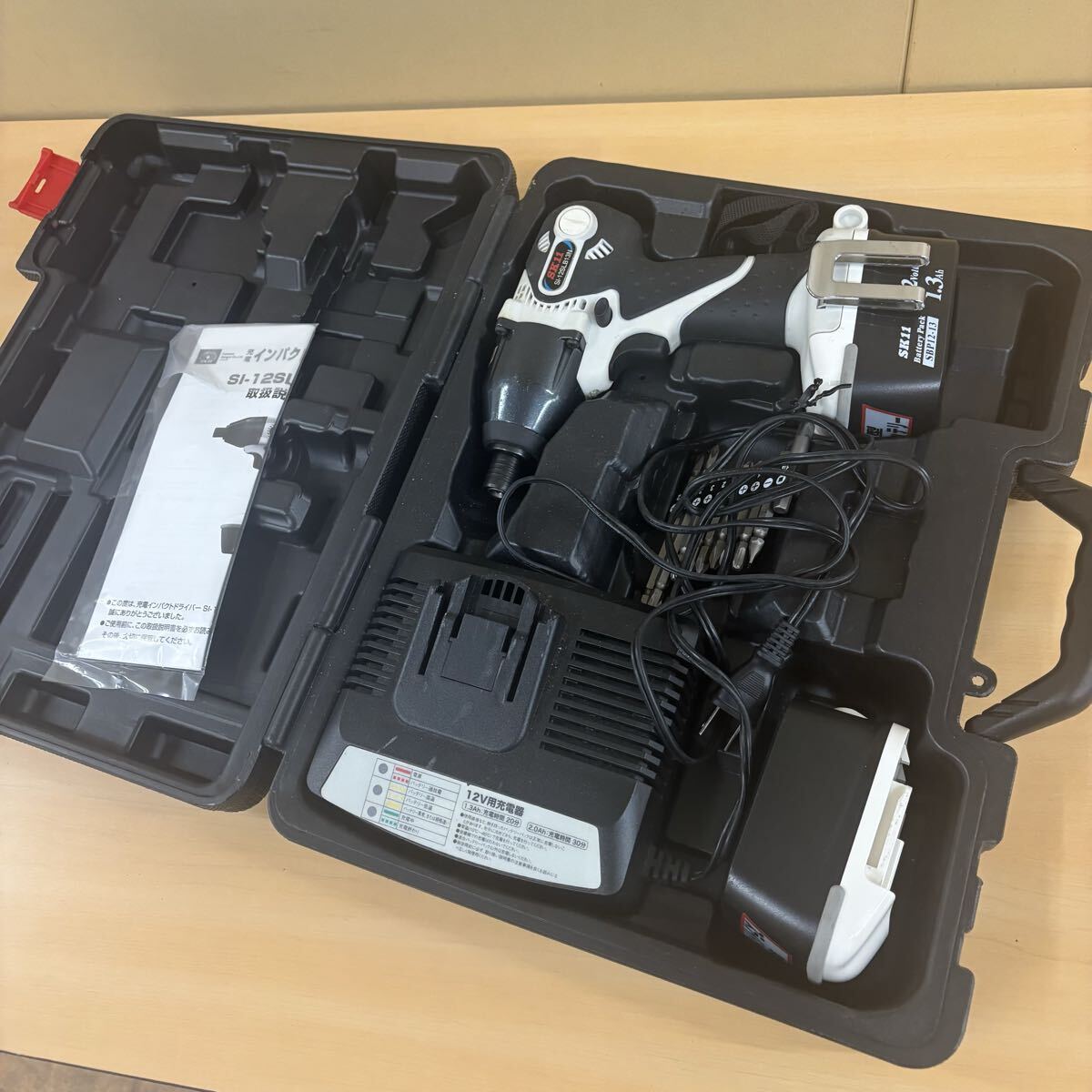 (b10664) 充電式インパクトドライバー SK11「SI-12SLB13N」 工具セット 電動工具 コードレスインパクトドライバー