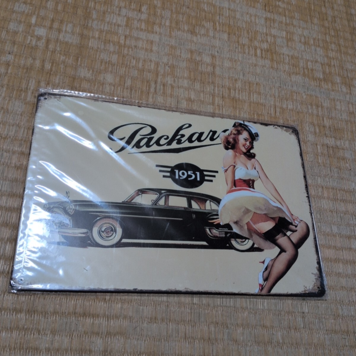 アメリカン雑貨　看板　黒車と女性