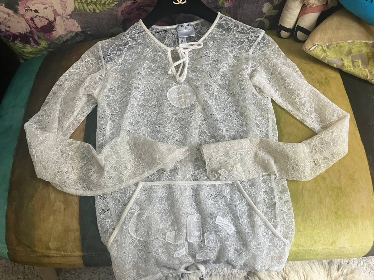 オフホワイト レース トップス レア! 可愛いモチーフ　レア 本物 CHANEL シャネルマーク シャネル　 長袖　ココマーク　バック