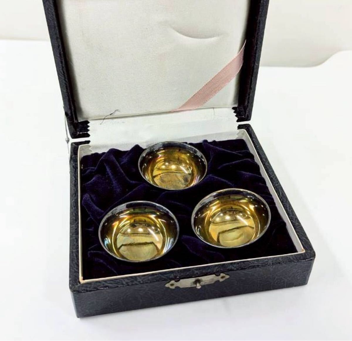 【重量約81.0g】銀製 おちょこ 3点 シルバー 御猪口 金属工芸品 酒器 箱付き 時代物 ITG815463QXC J0427