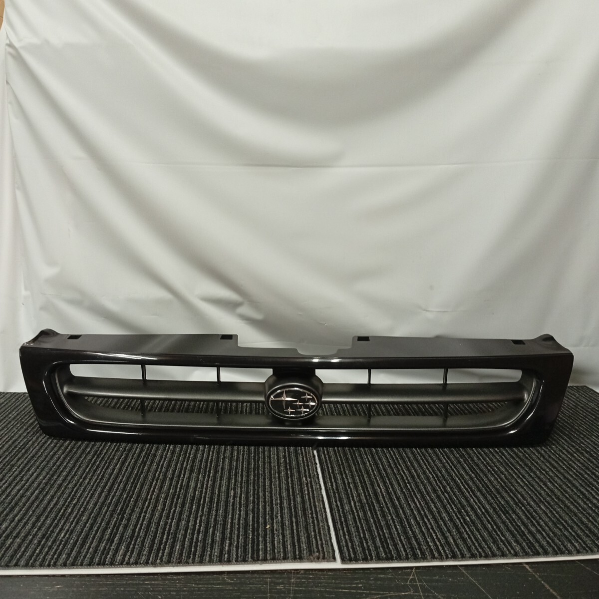 usC-577 SUBARU スバル フロントグリル フロントバンパーグリル インプレッサ？ 現状品