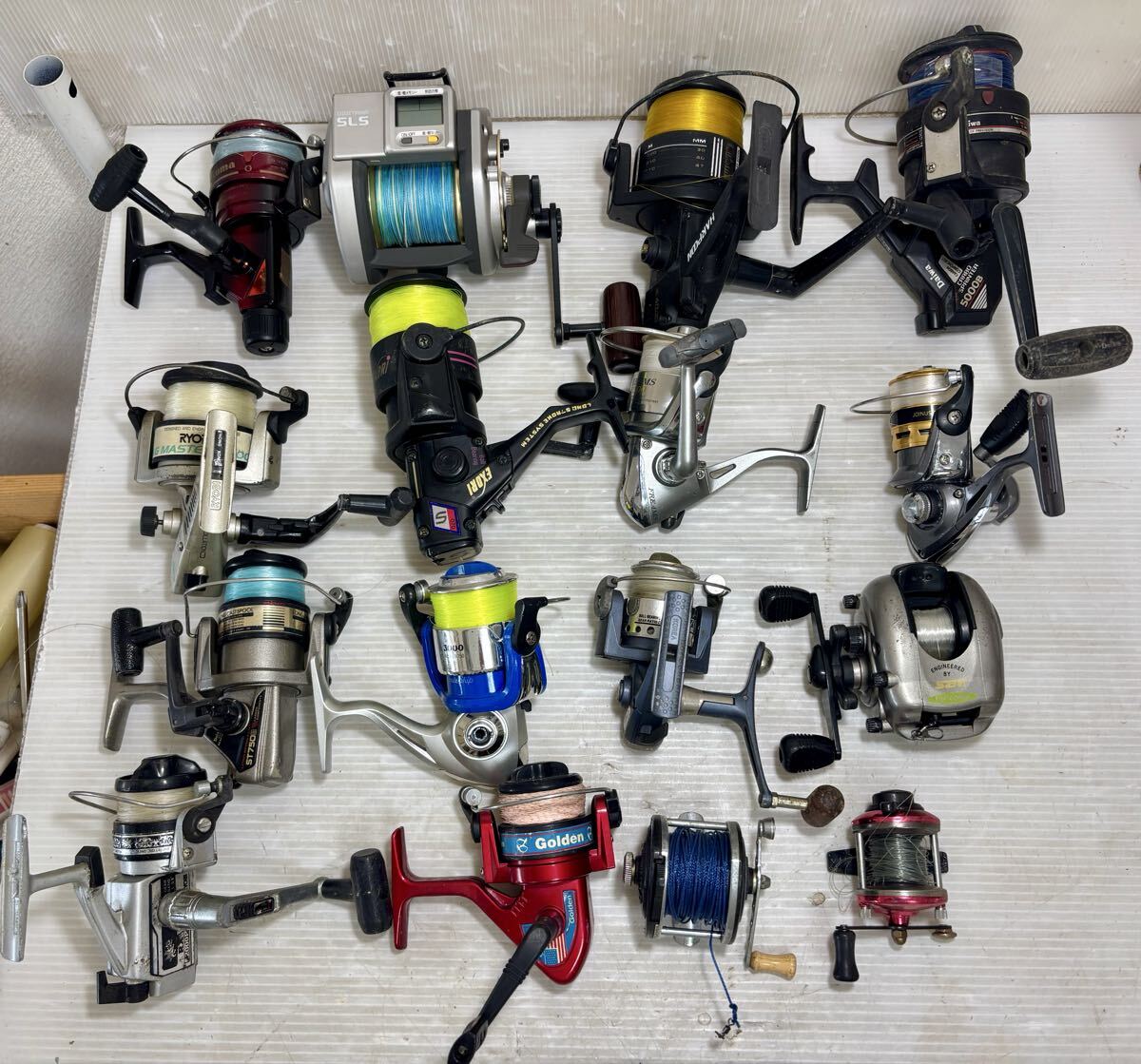 ★ リール まとめて 16点 Daiwa SHIMANO RYOBI ダイワ シマノ など 釣具 ジャンク 60506