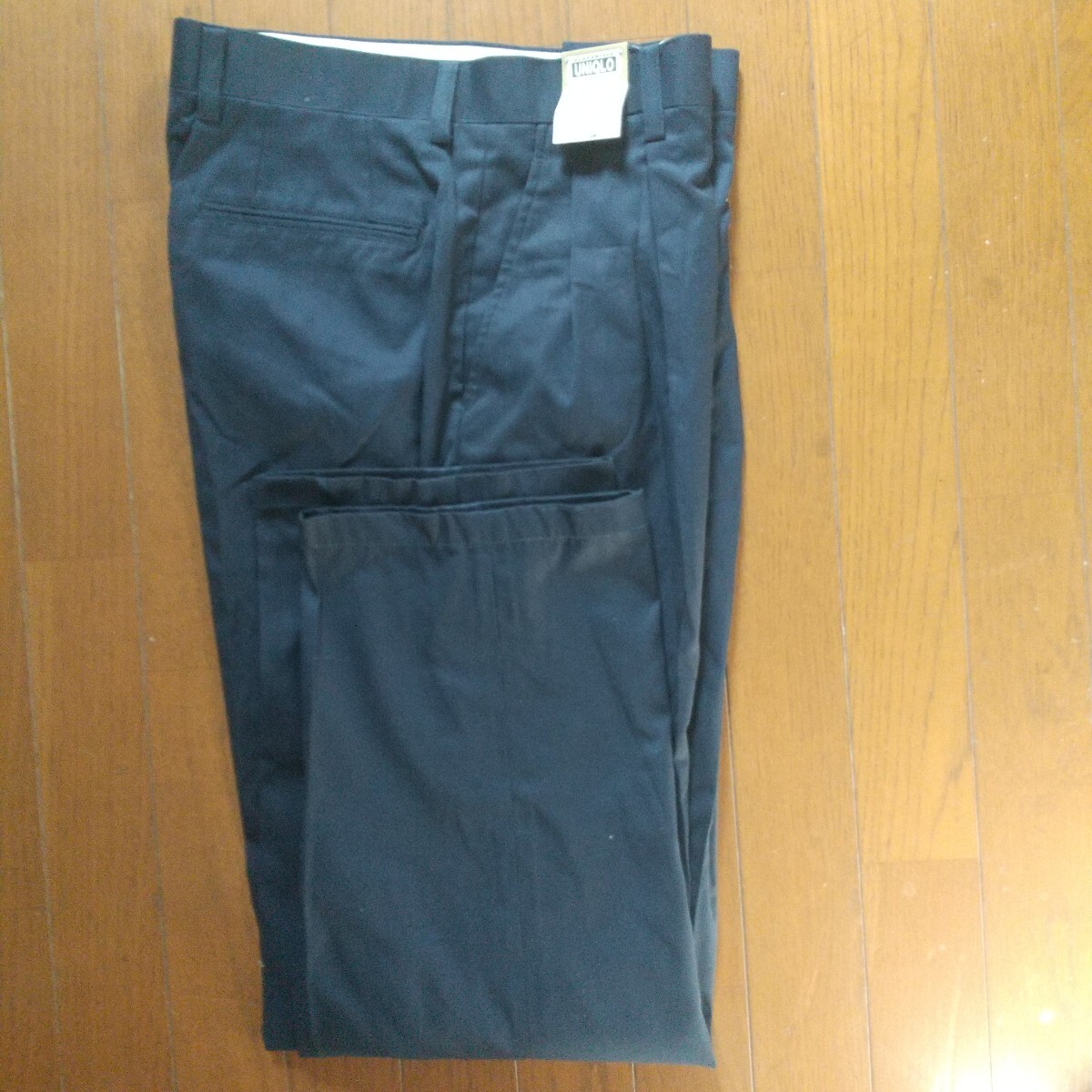 ★即決　新品未使用品　UNIQLO　パンツ /スラックス/ズボン ウエスト85cm ネイビー系色 タグ付 裾上げ済