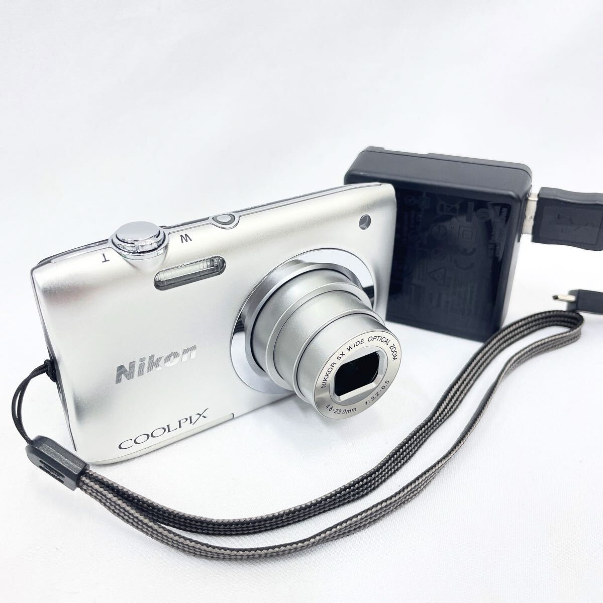2220521 Nikon ニコン COOLPIX A100 シルバー コンパクトデジタルカメラ　バッテリー　充電器　ストラップつき