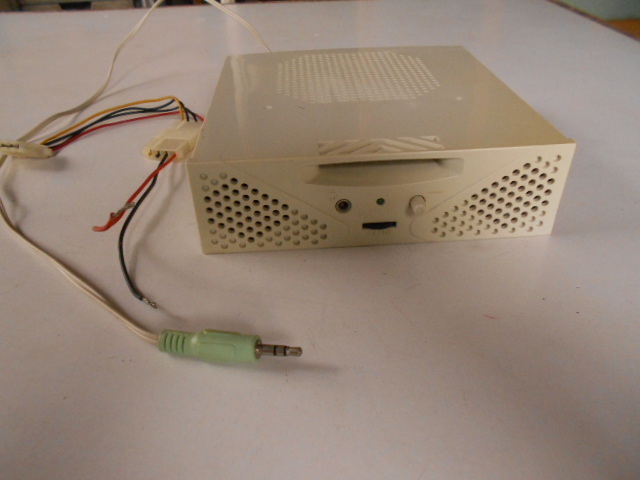 ★　パソコンスピーカー　SW-4300C　ＤＣ5V　　音出し確認　サイズは１４５（Ｗ）×４０（Ｈ）×１５０（Ｄ）　中古　★