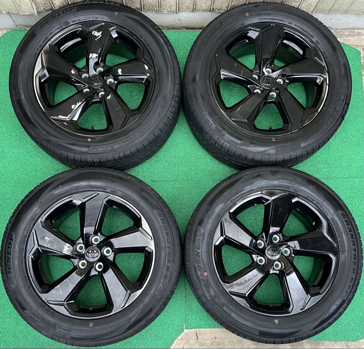 美品！TOYOTA トヨタRAV4 アドベンチャー純正OP 18インチタイヤ/ホイール4本 7J+35 5H PCD114.3 DUNLOP製/2023年製 バリ山