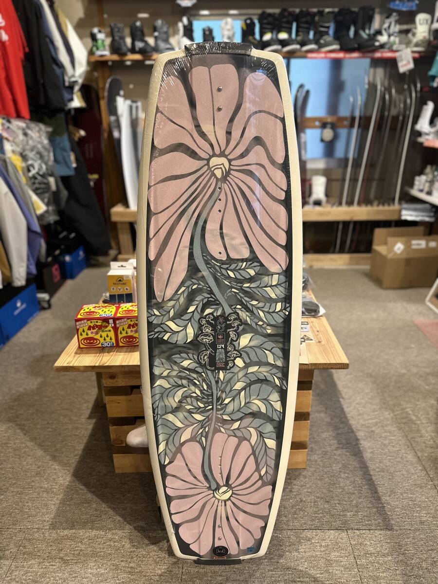 ウェイクボード　LIQUIDFORCE ME 134cm 女性用　新品　特価