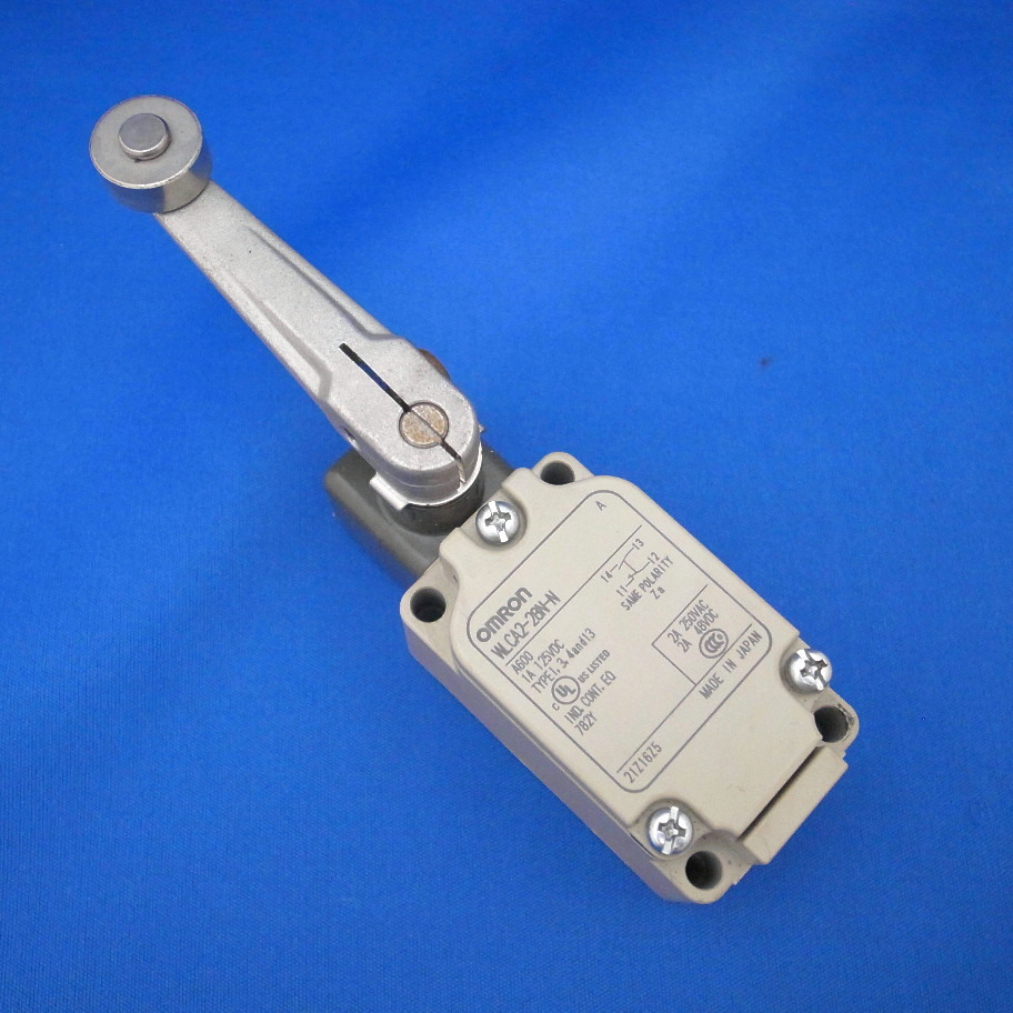 オムロン ローラーレバー形リミットスイッチ WLCA2-28N-N 中古品